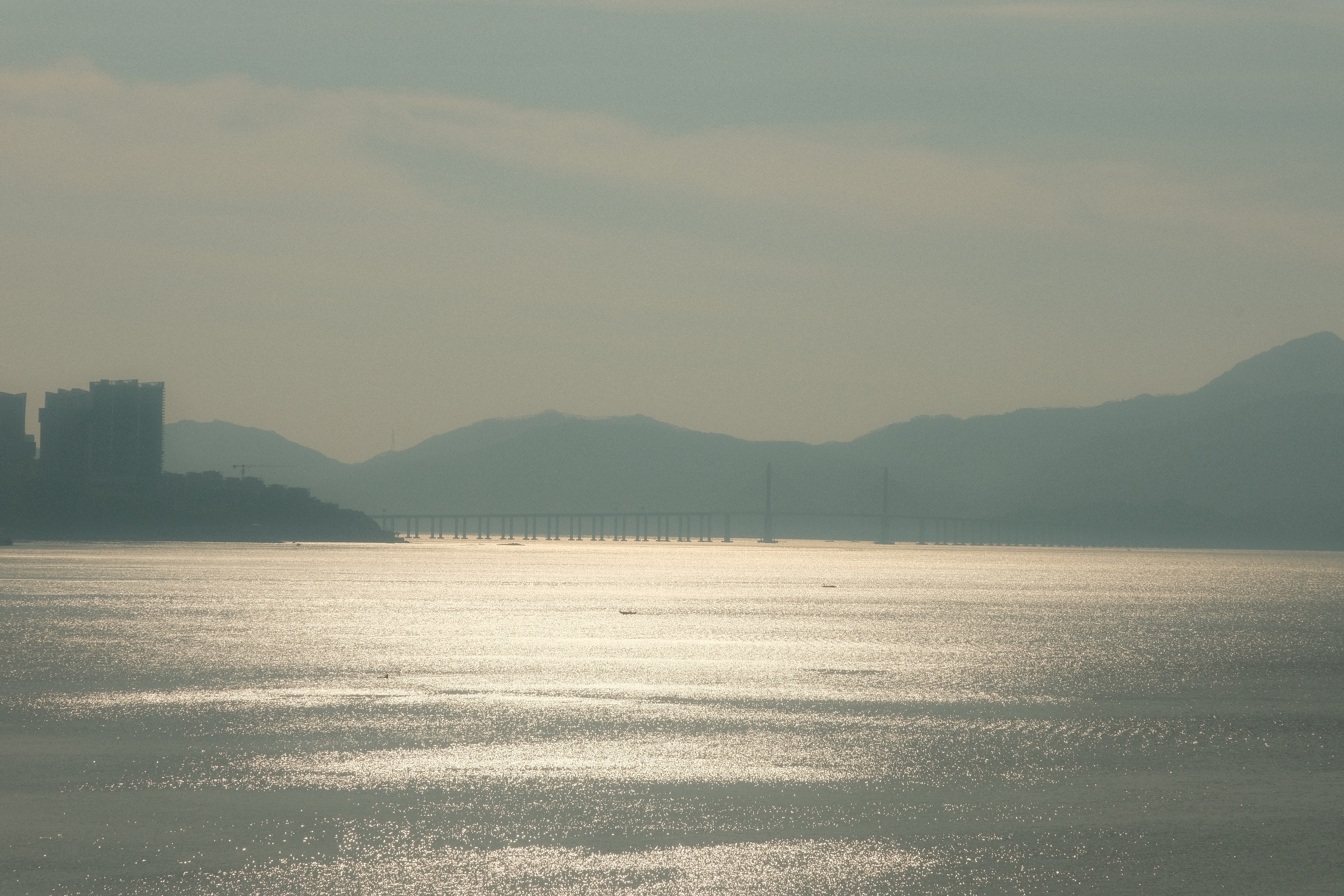 沿海城市的一次傍晚步行